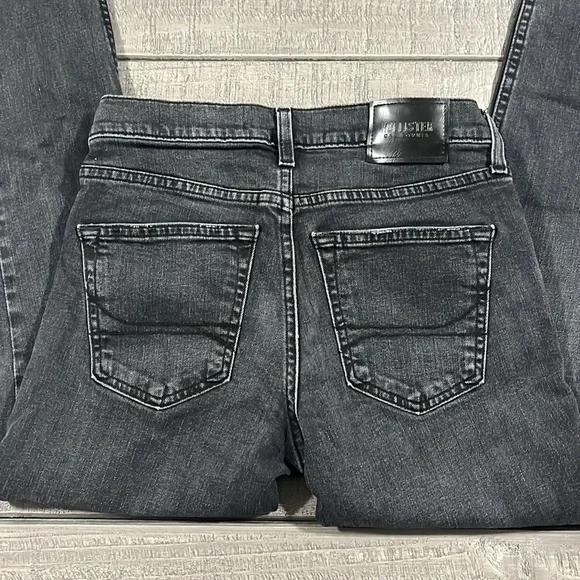 Hollister Jean - Picture 10 of 11